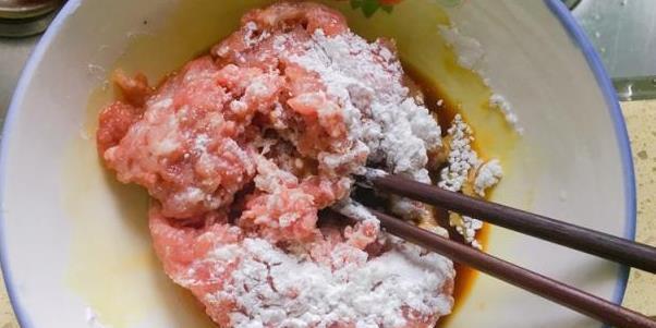 立冬后，那火锅要多吃，炒后再煮，好吃又营养，孩子多吃身体棒