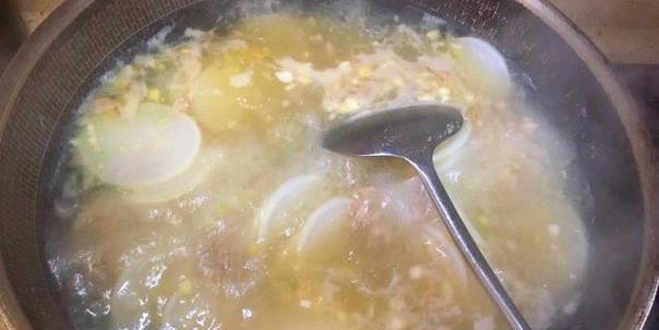 立冬后，那火锅要多吃，炒后再煮，好吃又营养，孩子多吃身体棒