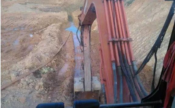 挖掘机挖沟的操作技巧是什么？太棒了！