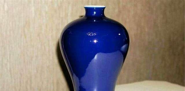 南京的千年古墓中，发现一个海之蓝酒瓶，价值达到上亿元