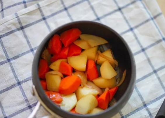 如何炖出好吃的蕃茄牛肉？学会这几招，闻到味儿都流口水