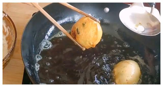教你小油饼最快速的新做法，筷子一搅勺子一舀，手不沾面就做好