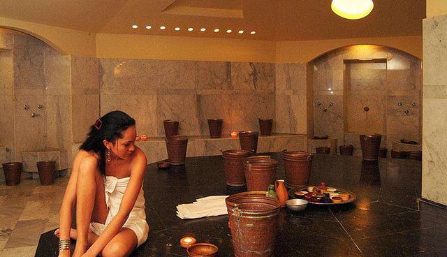 土耳其的“澡堂共浴文化”，男女一起洗澡，在浴室中敲定婚姻大事