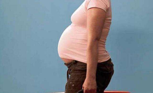 孕晚期，孕妇肚脐凸出来好，还是凹进去好？看完你就知道了