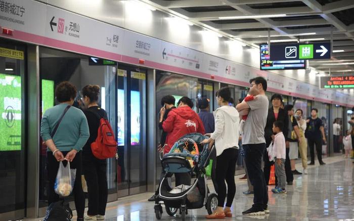 全国第一条轻轨在哪个城市？南京的地铁，其中有多少是市域快轨