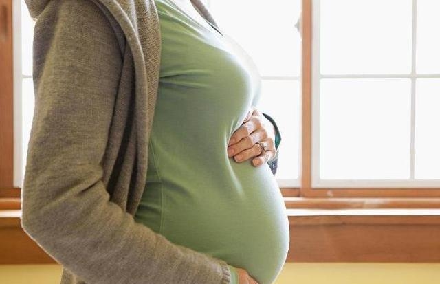 孕晚期，孕妇肚脐凸出来好，还是凹进去好？看完你就知道了