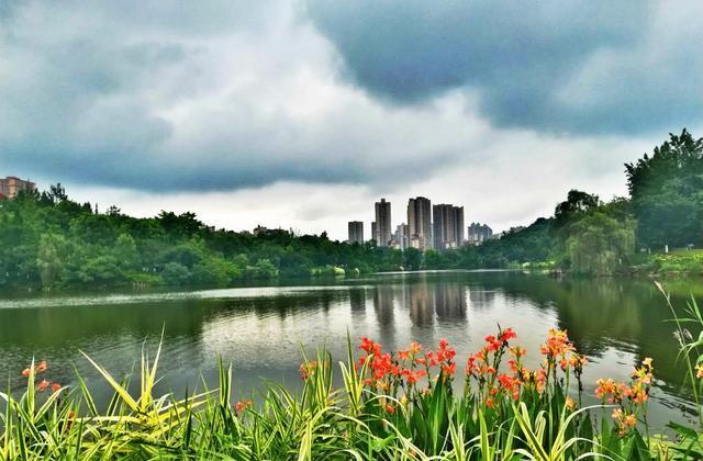 21世纪自贡市适合情人旅游的景区,你推荐哪个?