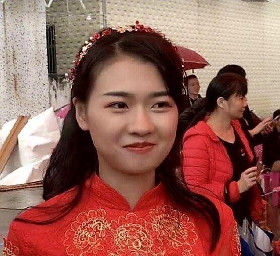 “潮汕妹妹”翁佳娜意外走红，标准的五官，网友：正宗东方美女！