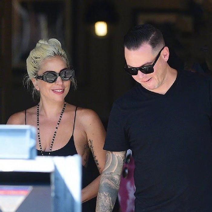 Gaga和音效师男友恋情仅维持三个月，恢复单身，和库珀传过绯闻