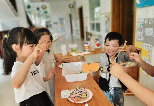 父母给孩子起名太新奇，刚上幼儿园第一天，就被全班同学记住了