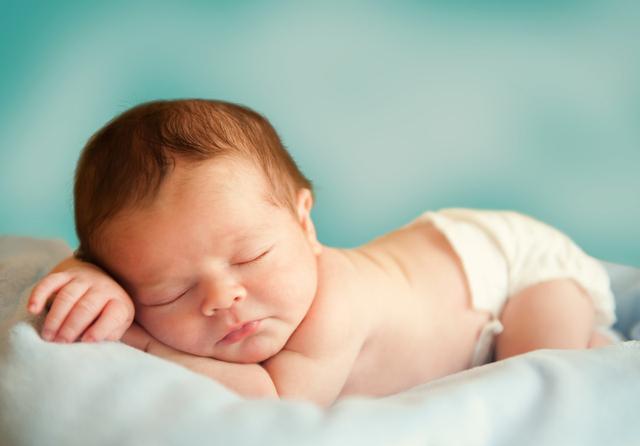 父母必学：宝宝一旦被噎着，必须在5分钟内使用海姆立克急救法