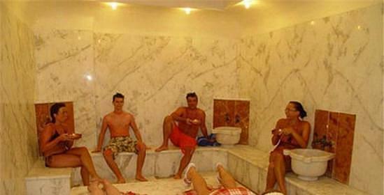 土耳其的“澡堂共浴文化”，男女一起洗澡，在浴室中敲定婚姻大事