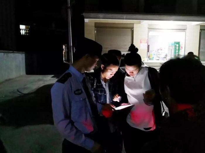 阳新新闻：女青年丢失手机，民警夜查半小时助其解难题