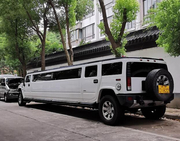 南通街头实拍悍马H2加长版，外观太霸气了！