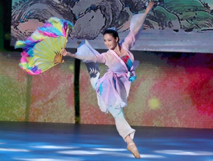 除了是“王小蒙”，她还是舞蹈家，比起杨丽萍、金星一点儿不差！