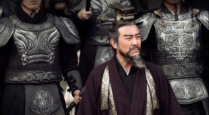 “生子当如孙仲谋”, 下一句鲜为人知, 说别人是猪狗