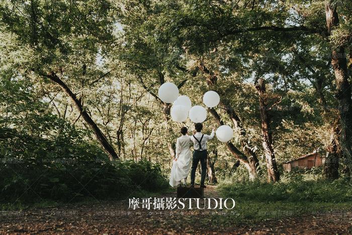 郑州婚纱摄影工作室，摩哥工作室分享婚纱照唯美姿势小技巧