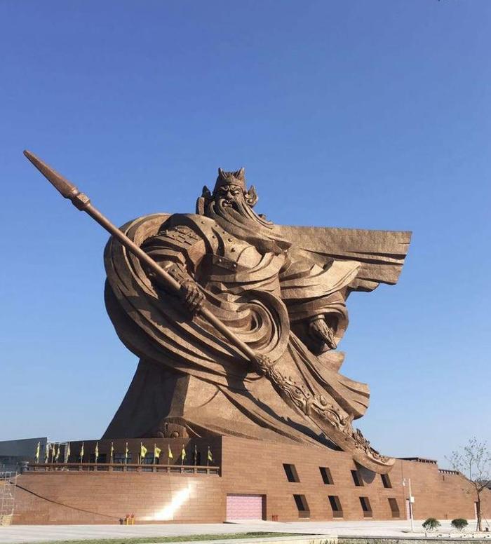 湖北荆州古城：15亿建造的全球最大关公铜像，青龙偃月刀就有71米