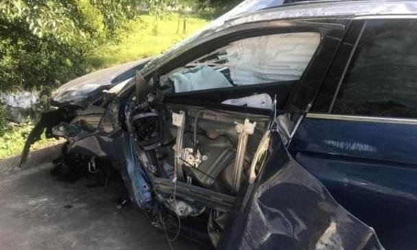 观致5发生车祸惨不忍睹，看到事故后的车辆。网友：以后就买他了