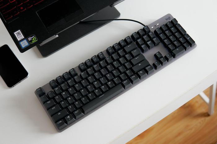 罗技 K845 机械背光键盘：一款能在办公室使用的游戏键盘