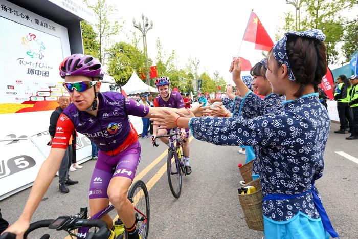 2019环中国自行车赛年度收官赛在雅安名山区举行