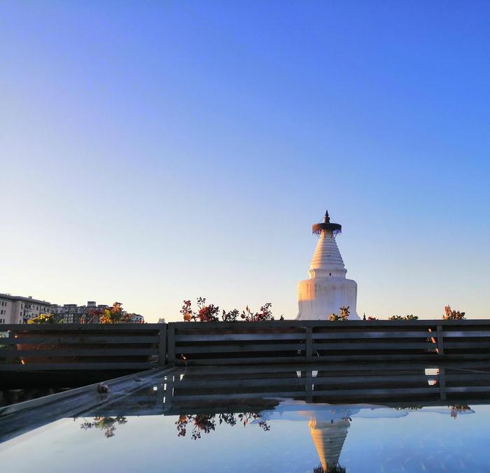 老北京胡同与现代都市的交融：西城区白塔寺周围能体会穿越时空