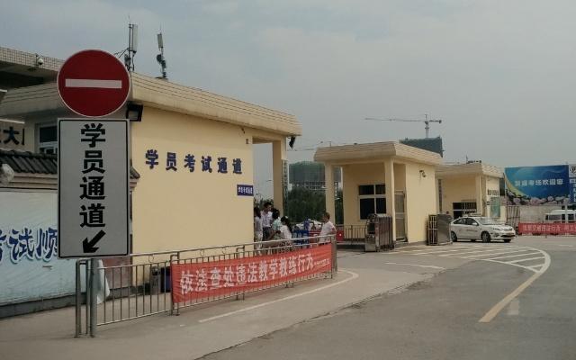 科目三考试不满安全员踩刹车，向车管所投诉有用吗看学员怎么说