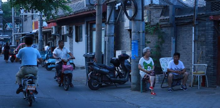 老北京胡同与现代都市的交融：西城区白塔寺周围能体会穿越时空