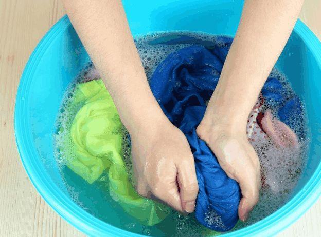 洗衣服时，泡多久最“合适”？很多人不知道，难怪衣服洗不干净！