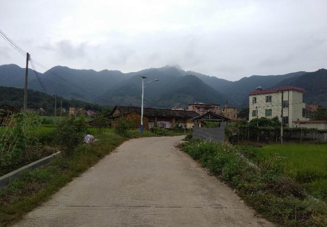 广州从化和惠州龙门交界处的桂峰山，从吕田登山口登顶才2个小时