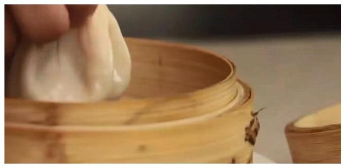 登上《舌尖上的中国》的百年靖江蟹黄汤包，用料讲究