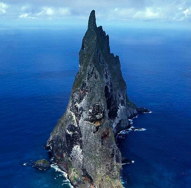 世界上最危险的岛屿，形状比金字塔还尖，而至今无人能登陆岛屿