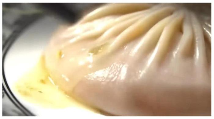 登上《舌尖上的中国》的百年靖江蟹黄汤包，用料讲究