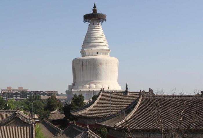 老北京胡同与现代都市的交融：西城区白塔寺周围能体会穿越时空