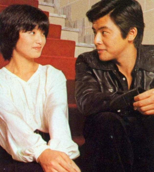 山口百惠和三浦友和的“幸子衫”“光夫衫”到底是什么样子?