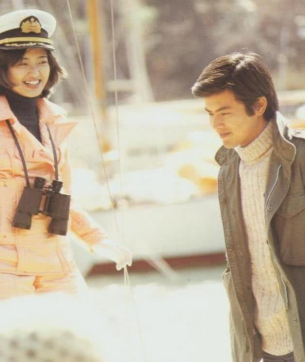 山口百惠和三浦友和的“幸子衫”“光夫衫”到底是什么样子?