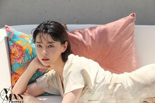 韩国女艺人权娜拉未公开杂志写真首次曝光