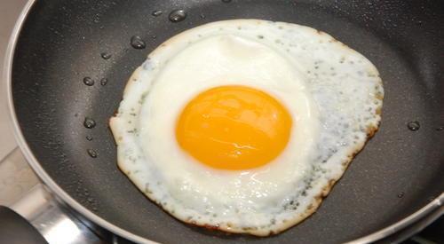 早餐吃蒸鸡蛋，还是煎鸡蛋？营养师：白水煮鸡蛋，才是营养的选择