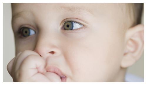 安抚奶嘴好处多？这些会影响宝宝健康，家长们要注意