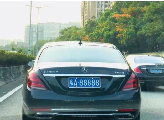 被誉为“最扣富豪”，却挂广州最贵车牌，一生捐款12亿！