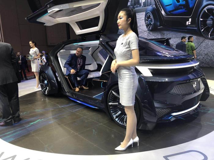 艾康尼克携无人驾驶概念车上海车展首秀，
深耕未来智能出行