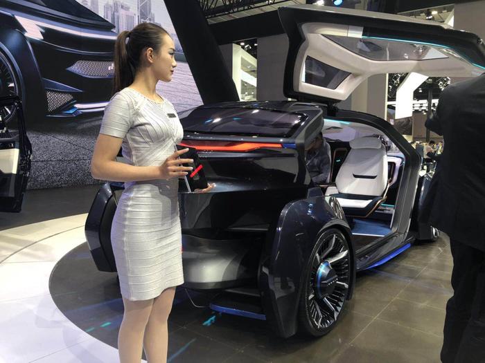 艾康尼克携无人驾驶概念车上海车展首秀，
深耕未来智能出行