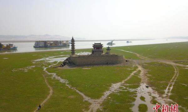 枯水期的鄱阳湖：千年石岛落星墩重现天日