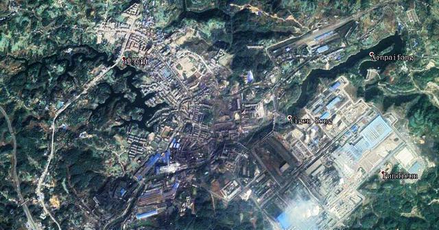 四川内江威远县最大的镇，是全国重点镇，拥有船石湖景区