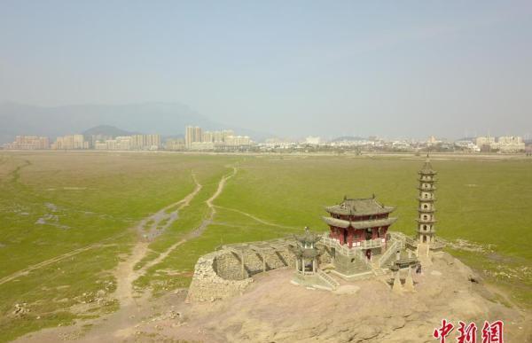 枯水期的鄱阳湖：千年石岛落星墩重现天日