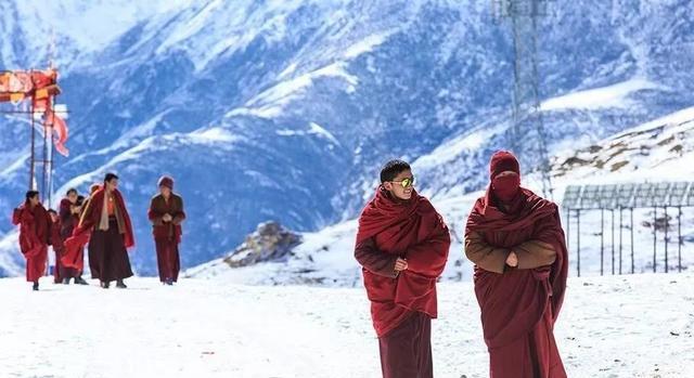 西藏神秘悬空寺，高山之巅的信仰，凌驾在4800多米的山尖