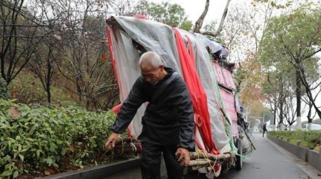 中国最“牛”的穷游大爷：用废品打造房车，一年拖着它逛遍5个省