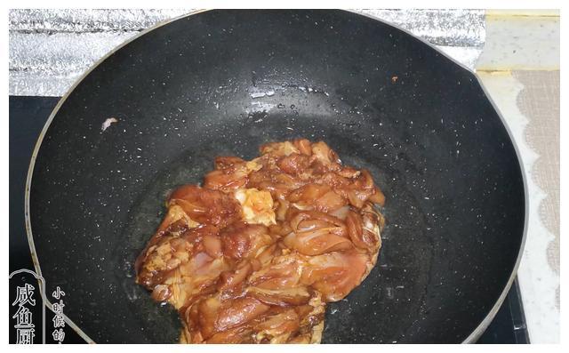 黑椒鸡腿饭原来有诀窍，只需要注意2步，肉质鲜嫩，烹饪简单