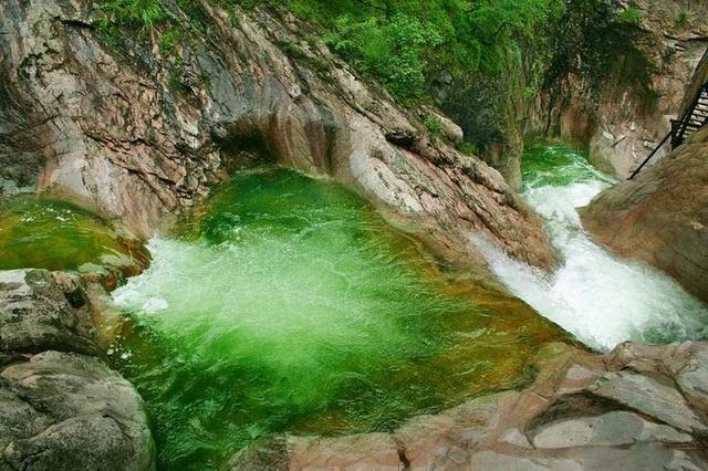 老君山锦山绣水，风景如画，老子在此得道修仙