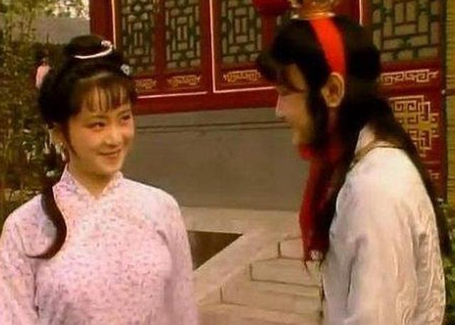 《红楼梦》中晴雯撕扇子作千金一笑的背后，竟有个如此大的玄机